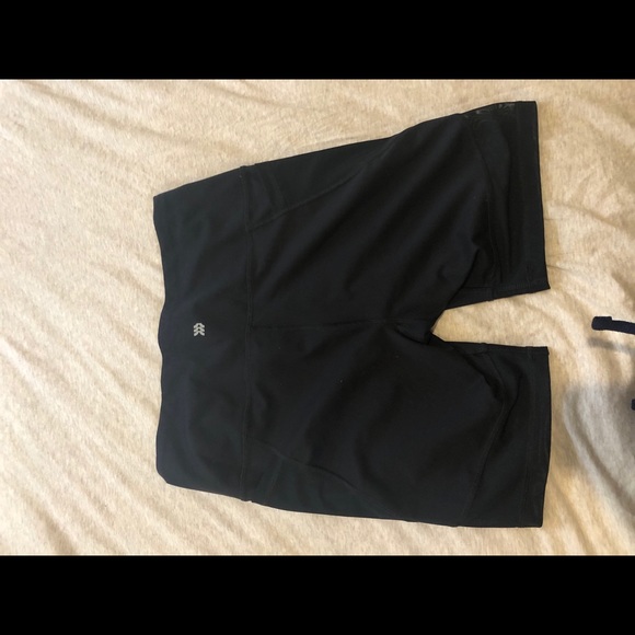 Workout shorts - Picture 2 of 3